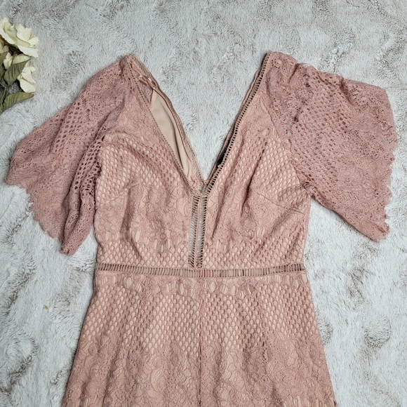 Lush Pale Blush Pink Eyelet Lace Wide Short Sleeve Romper Size M - Picture 2 of 11